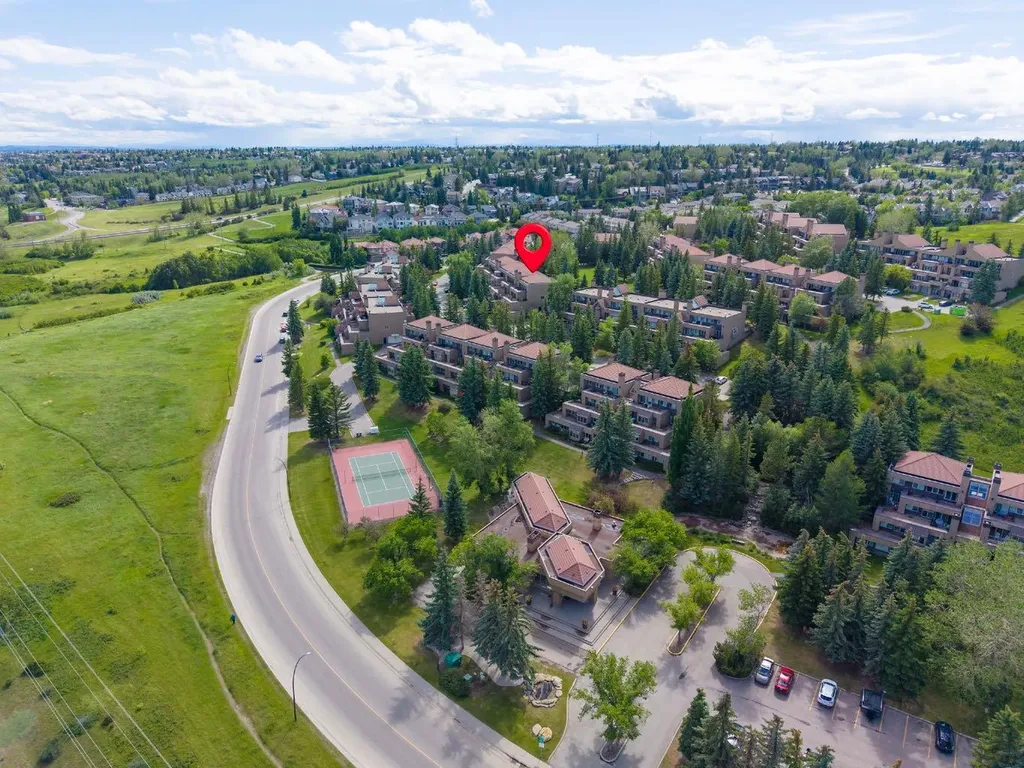 215 Village Terrace SW Calgary AB T3H 2L4