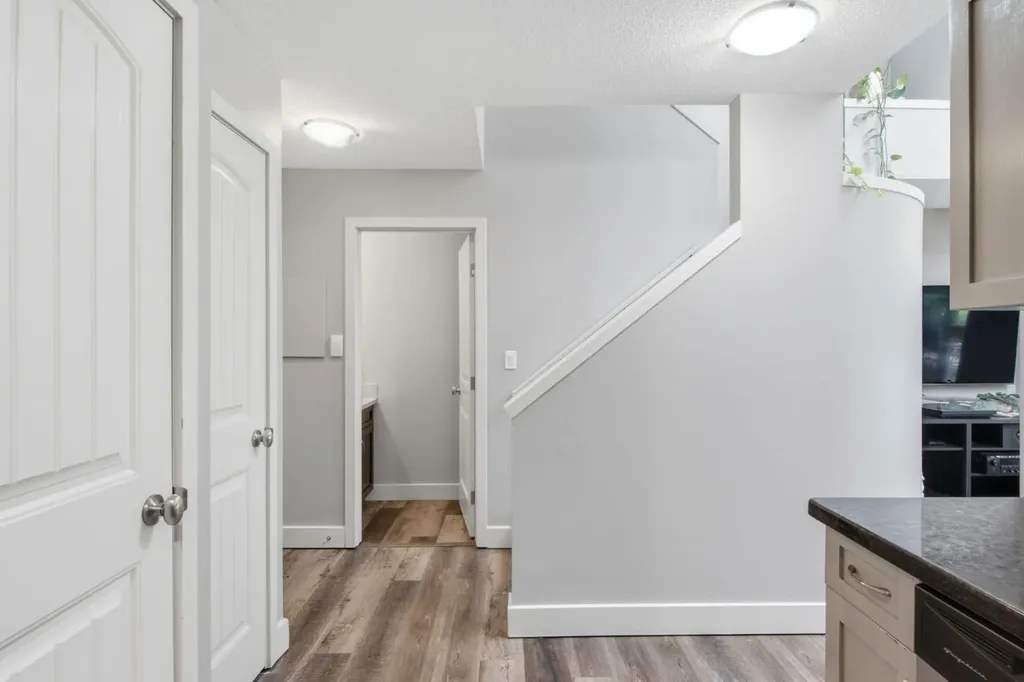 215 Village Terrace SW Calgary AB T3H 2L4