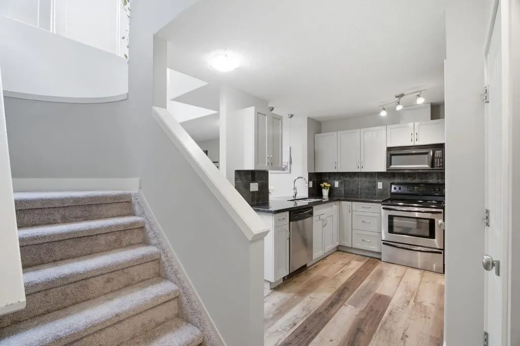 215 Village Terrace SW Calgary AB T3H 2L4