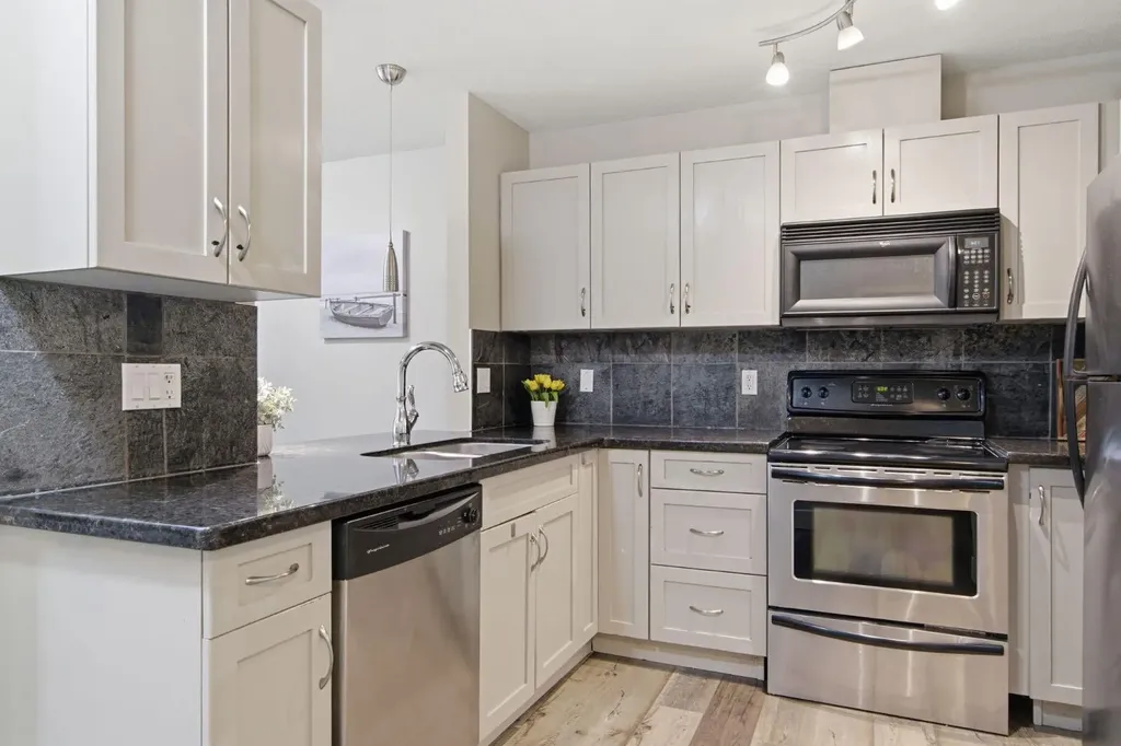 215 Village Terrace SW Calgary AB T3H 2L4