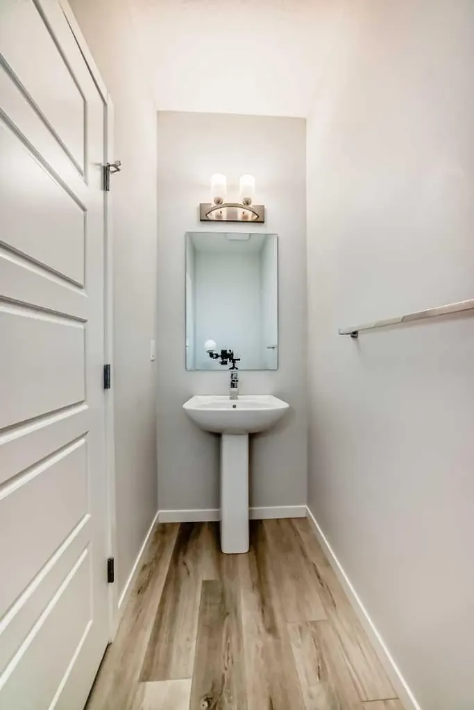 42 Cranbrook Gardens SE Calgary AB T3M 3N9