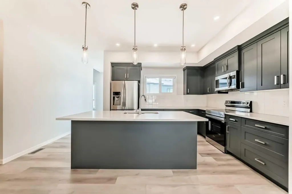 42 Cranbrook Gardens SE Calgary AB T3M 3N9