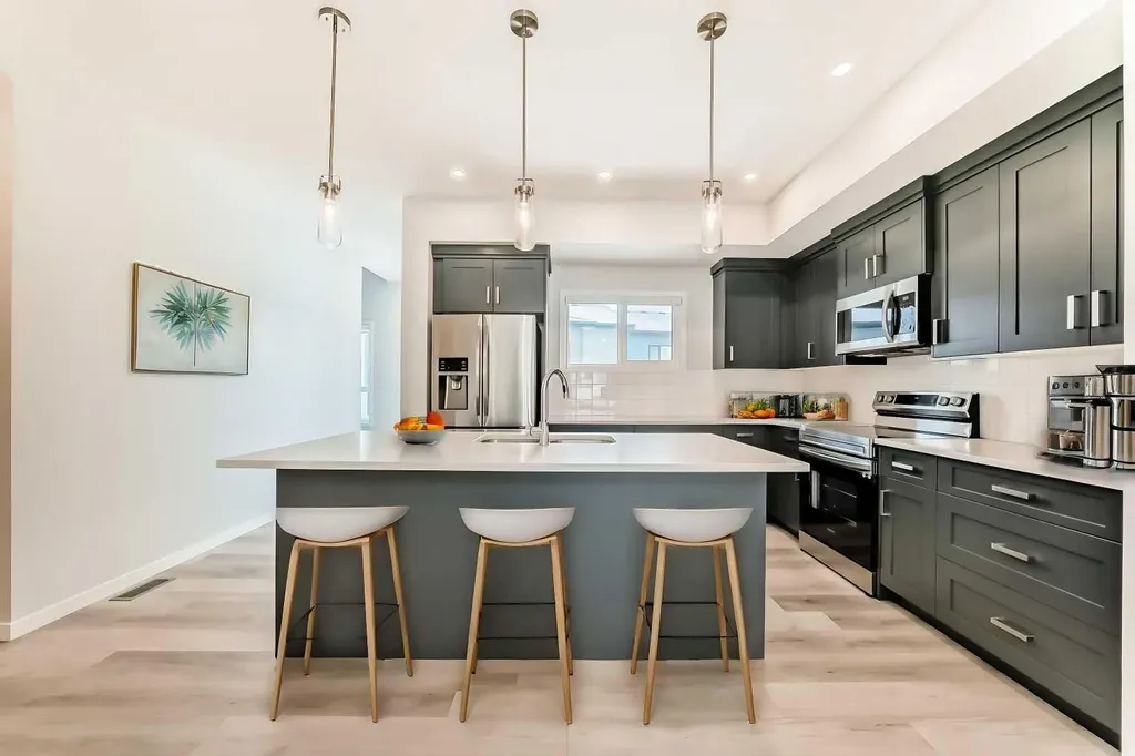 42 Cranbrook Gardens SE Calgary AB T3M 3N9