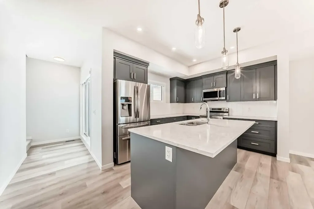 42 Cranbrook Gardens SE Calgary AB T3M 3N9