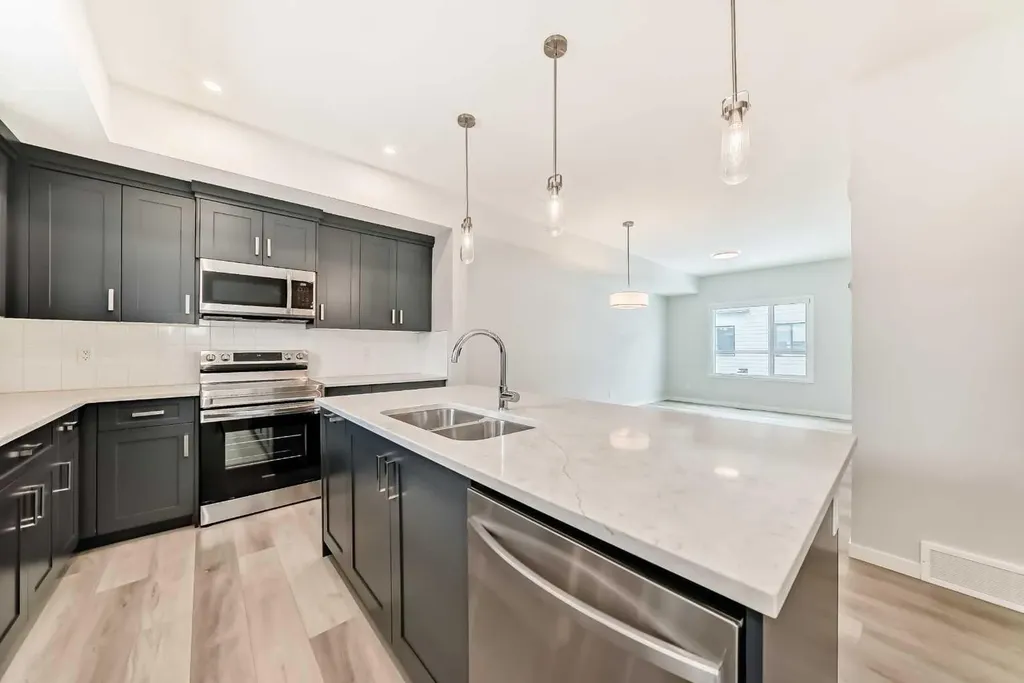 42 Cranbrook Gardens SE Calgary AB T3M 3N9