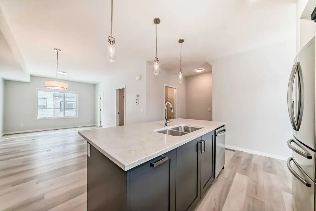 42 Cranbrook Gardens SE Calgary AB T3M 3N9