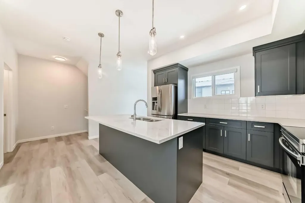 42 Cranbrook Gardens SE Calgary AB T3M 3N9