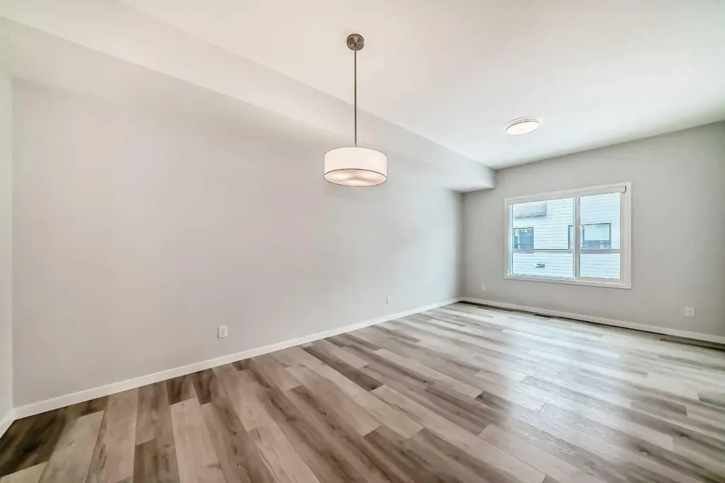 42 Cranbrook Gardens SE Calgary AB T3M 3N9