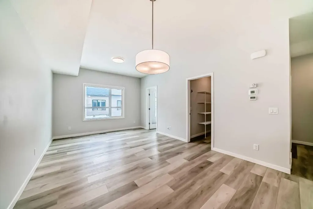 42 Cranbrook Gardens SE Calgary AB T3M 3N9