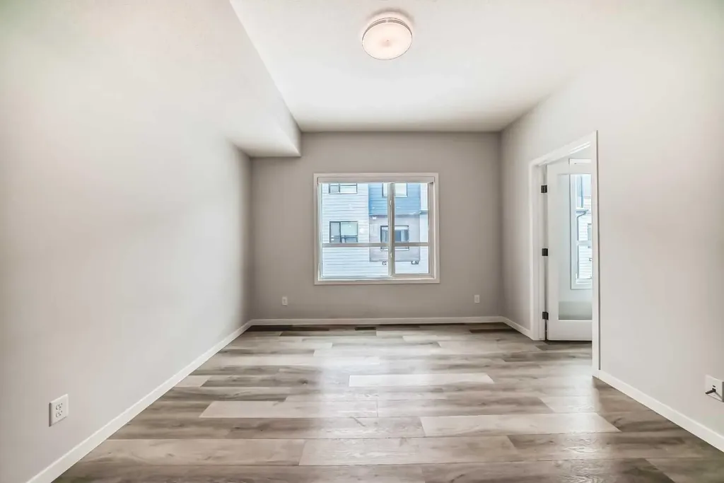 42 Cranbrook Gardens SE Calgary AB T3M 3N9