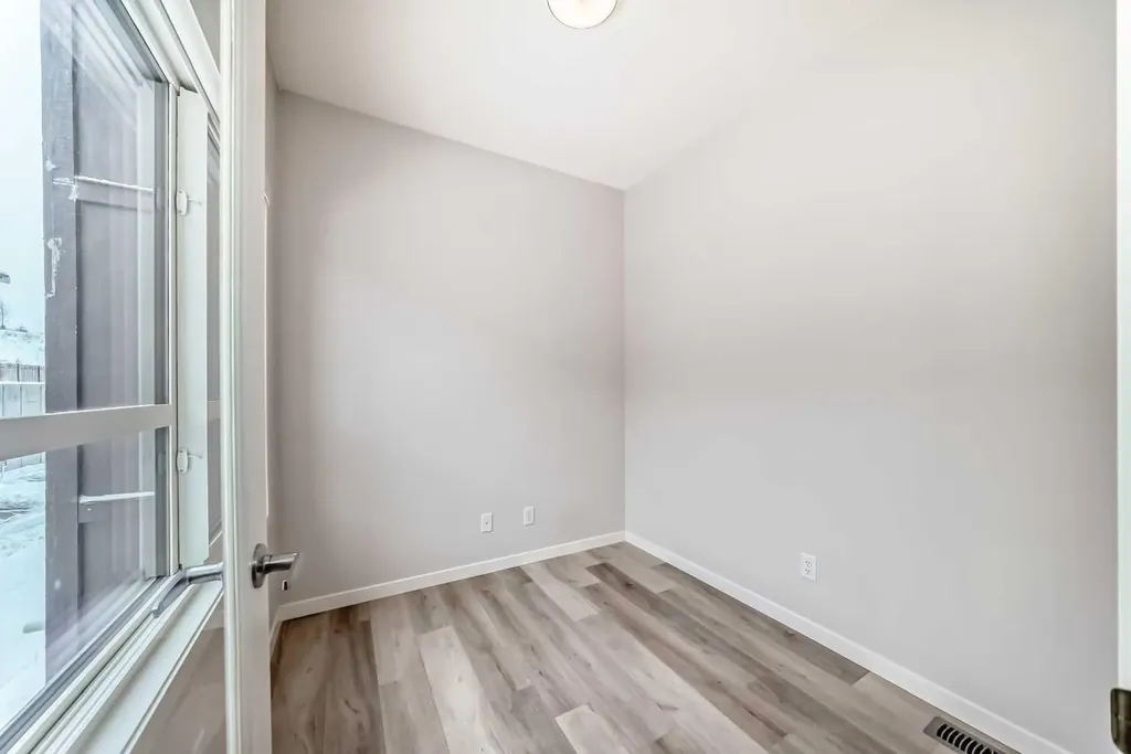 42 Cranbrook Gardens SE Calgary AB T3M 3N9