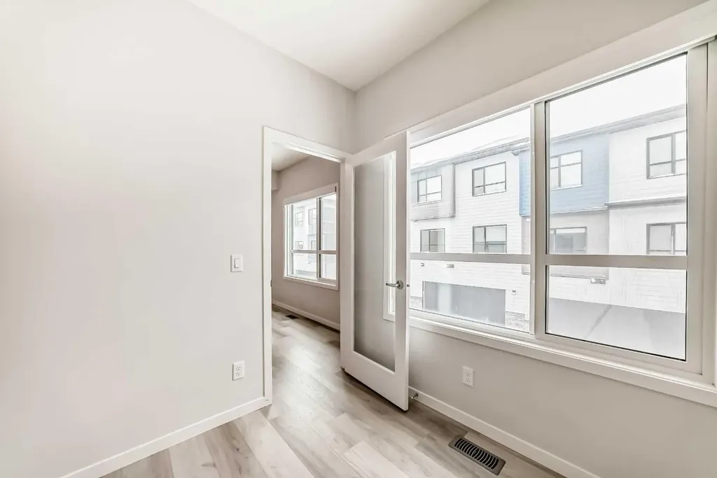 42 Cranbrook Gardens SE Calgary AB T3M 3N9