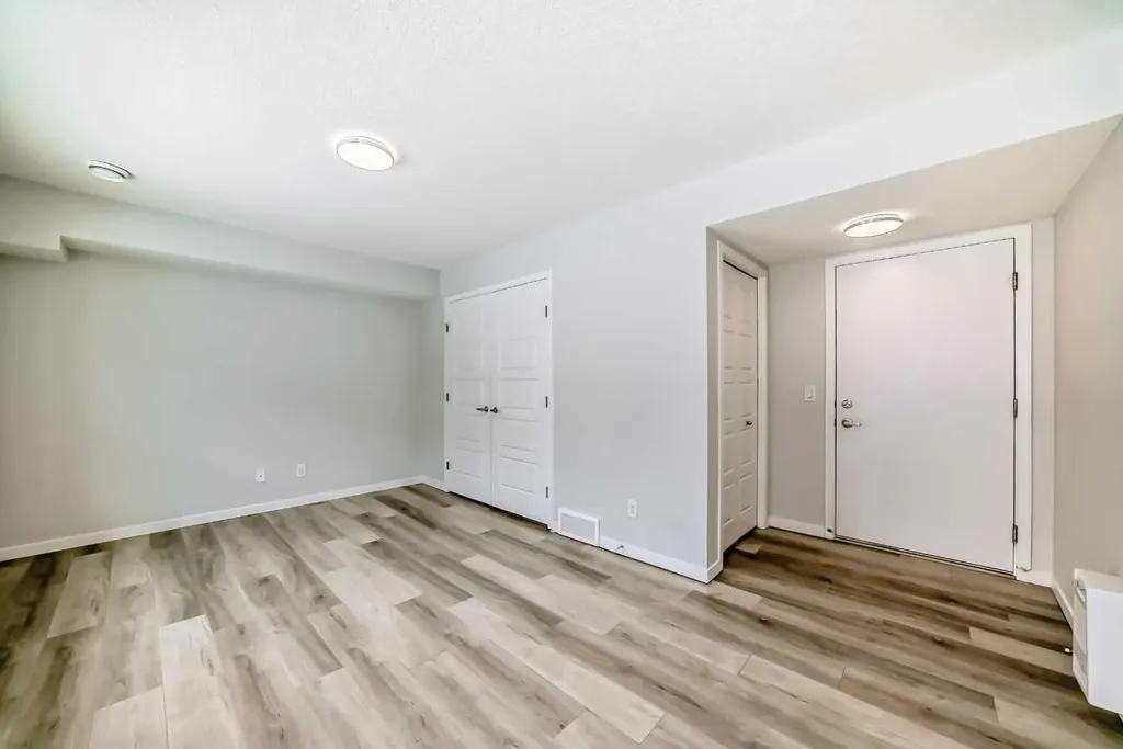 42 Cranbrook Gardens SE Calgary AB T3M 3N9