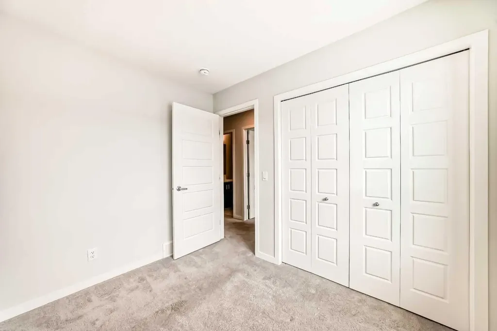42 Cranbrook Gardens SE Calgary AB T3M 3N9