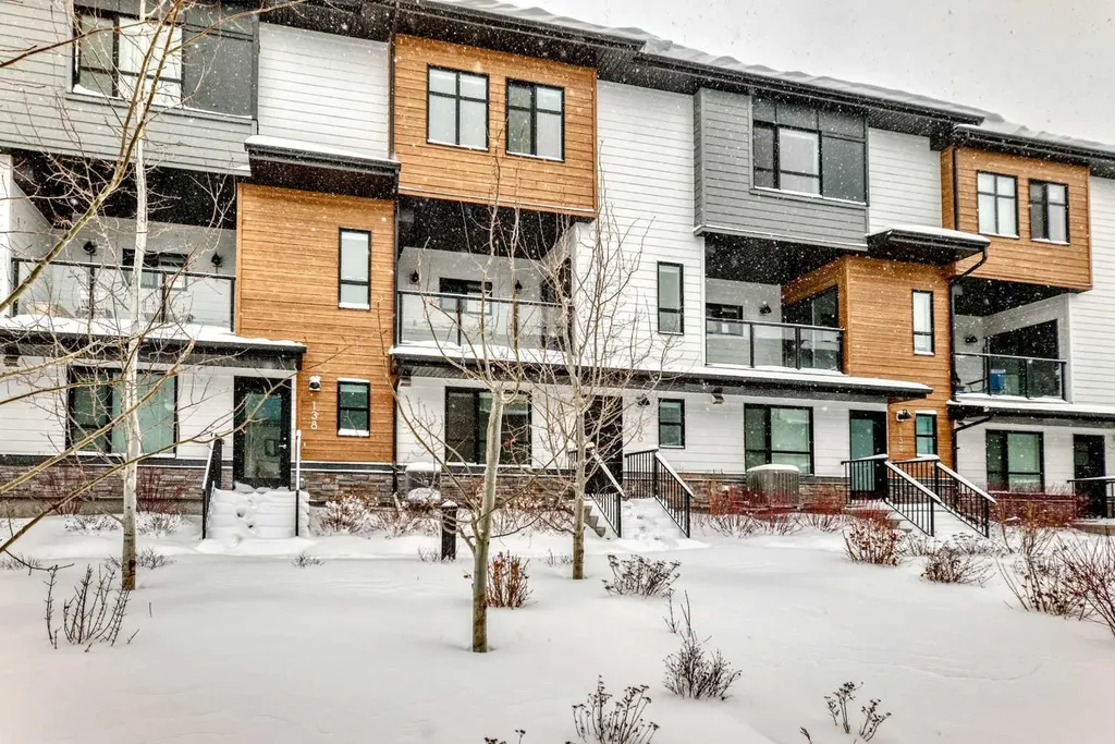 42 Cranbrook Gardens SE Calgary AB T3M 3N9
