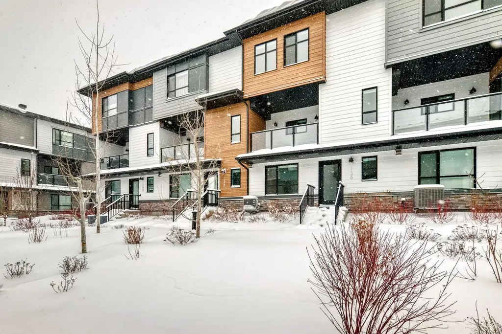 42 Cranbrook Gardens SE Calgary AB T3M 3N9
