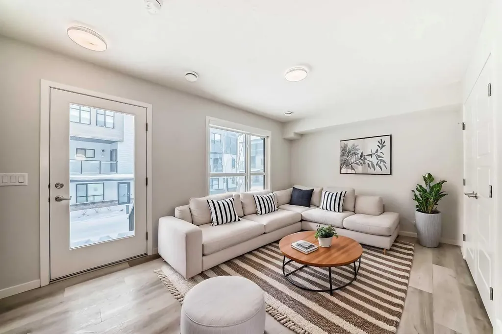 42 Cranbrook Gardens SE Calgary AB T3M 3N9