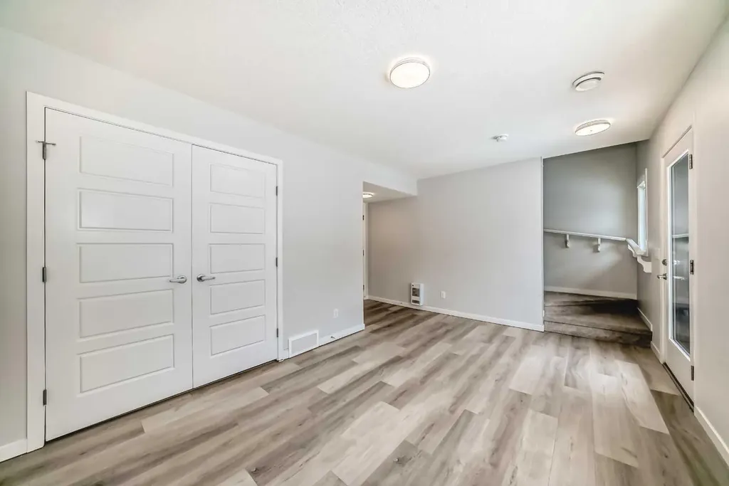 42 Cranbrook Gardens SE Calgary AB T3M 3N9