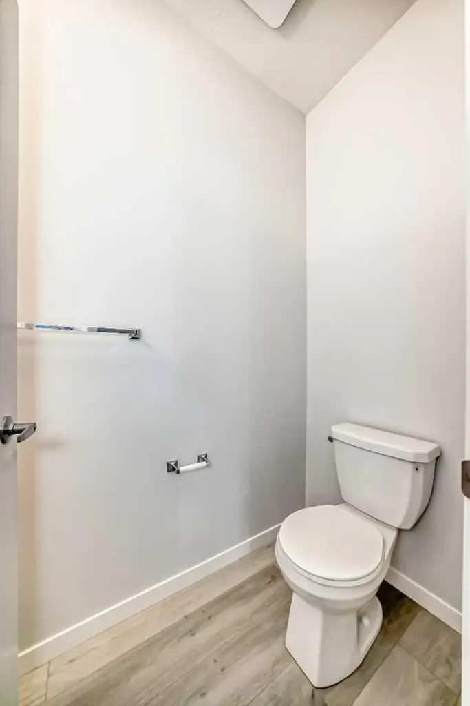 42 Cranbrook Gardens SE Calgary AB T3M 3N9