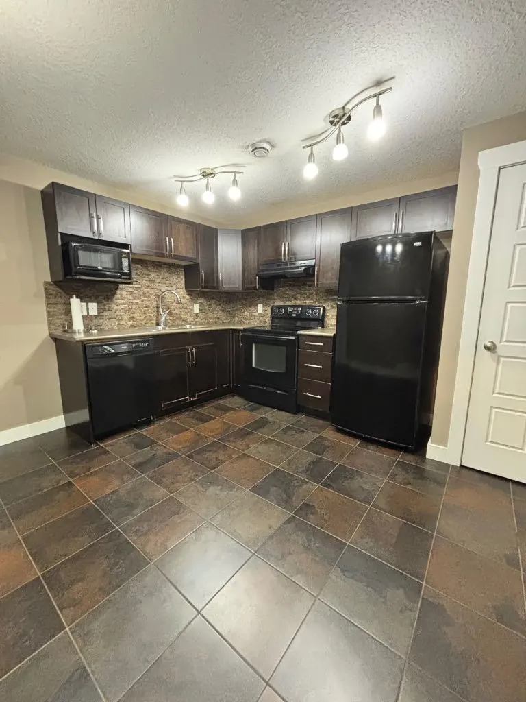 11570 76 Avenue Grande Prairie AB T8W 0B6