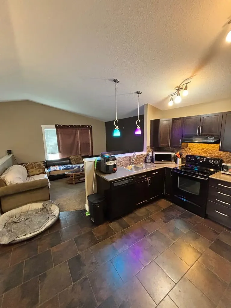 11570 76 Avenue Grande Prairie AB T8W 0B6