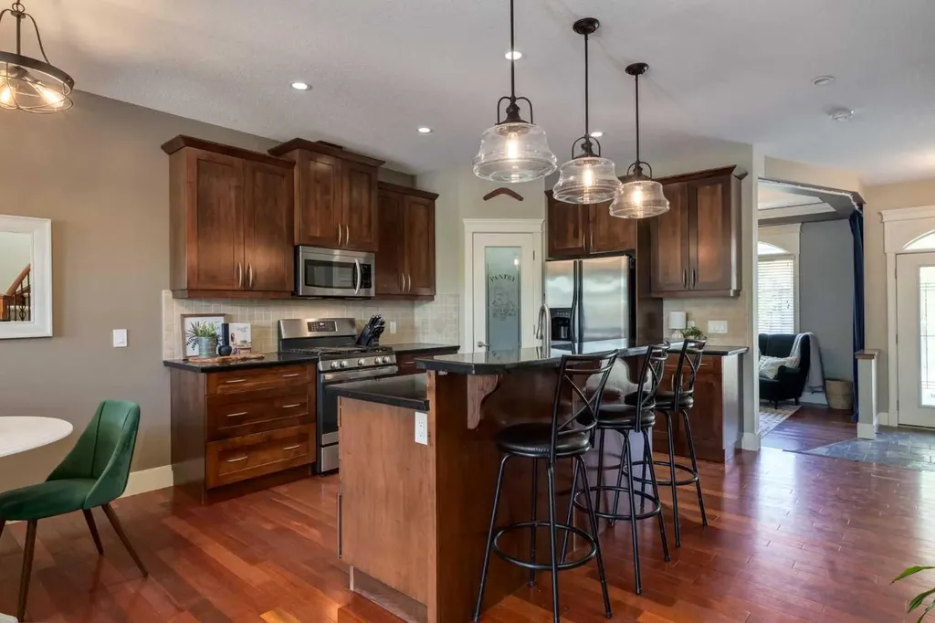 2421 1 Avenue NW Calgary AB T2N 0C1