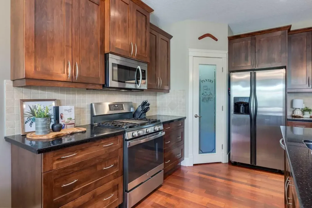 2421 1 Avenue NW Calgary AB T2N 0C1