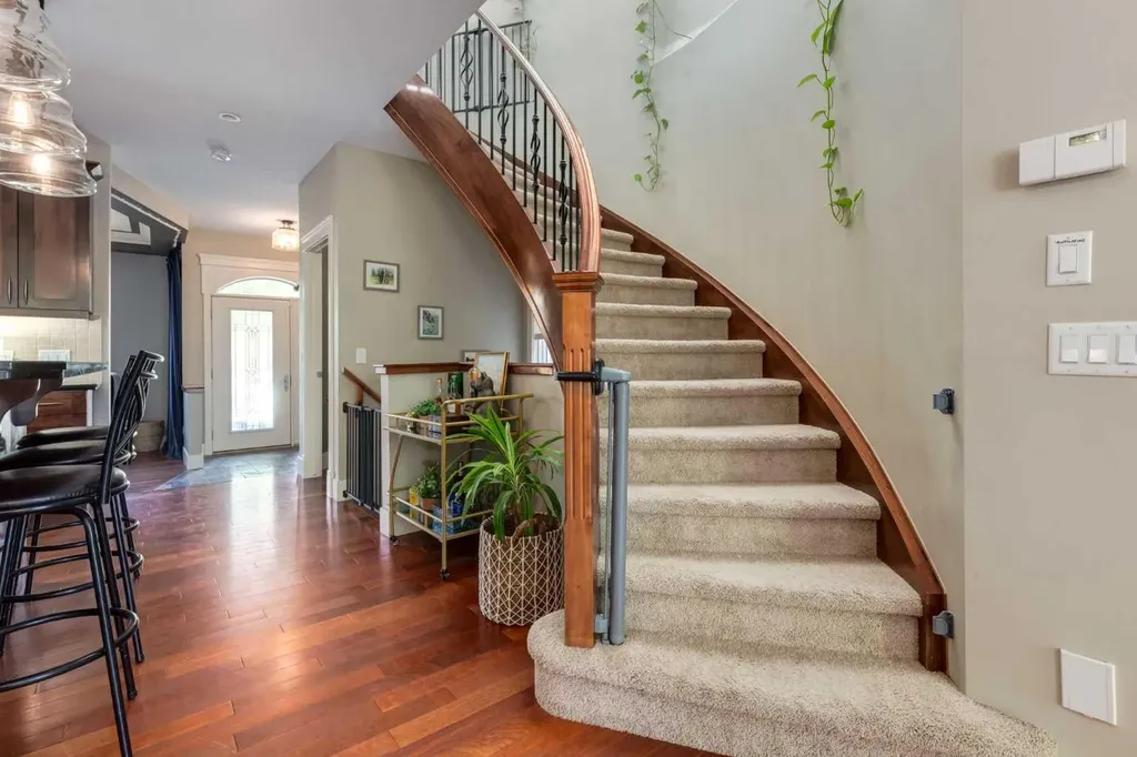 2421 1 Avenue NW Calgary AB T2N 0C1