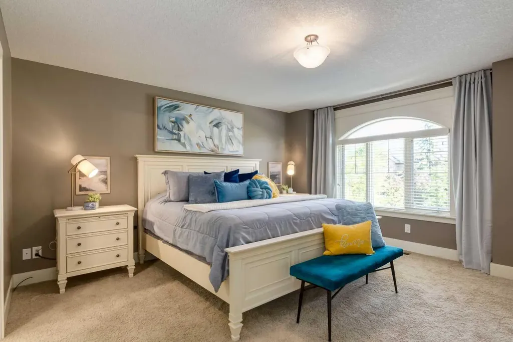 2421 1 Avenue NW Calgary AB T2N 0C1