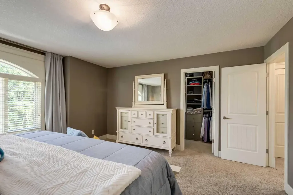 2421 1 Avenue NW Calgary AB T2N 0C1