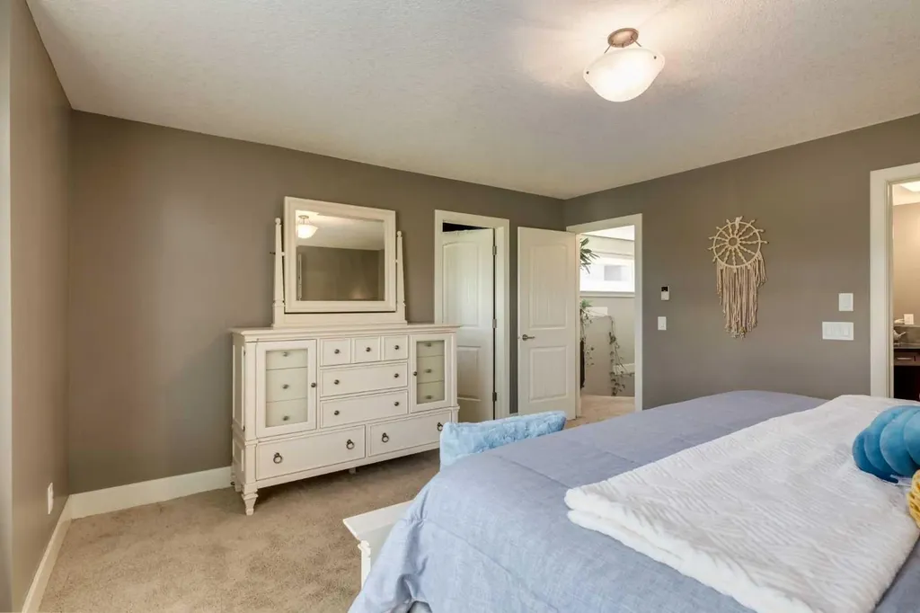 2421 1 Avenue NW Calgary AB T2N 0C1