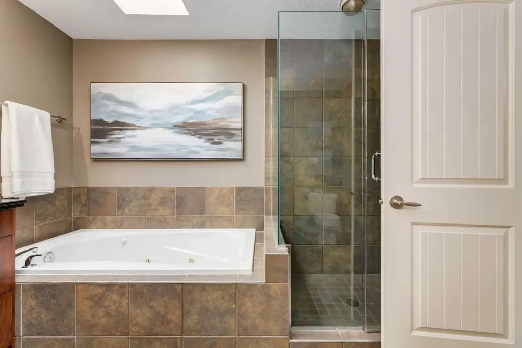 2421 1 Avenue NW Calgary AB T2N 0C1
