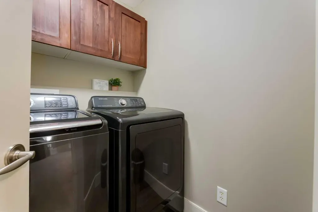 2421 1 Avenue NW Calgary AB T2N 0C1