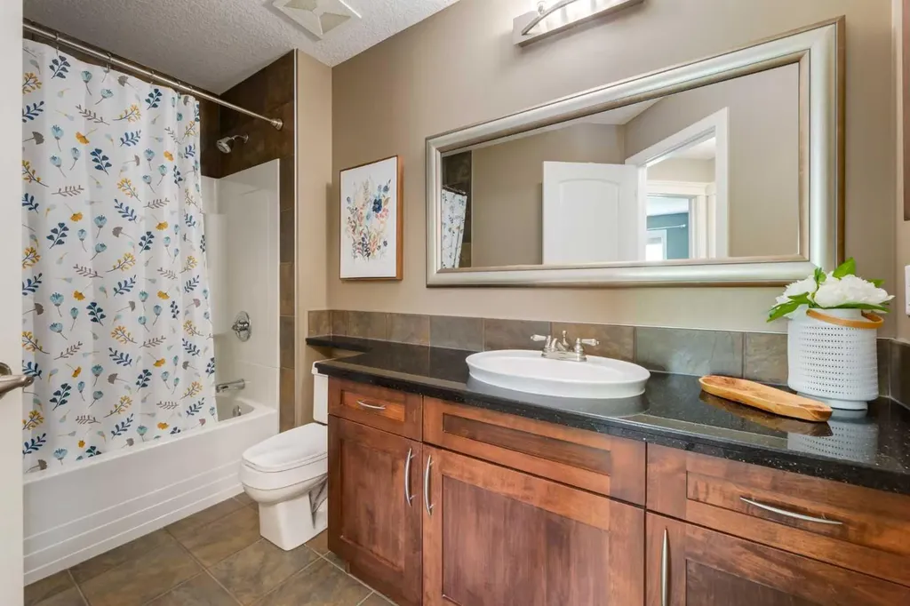 2421 1 Avenue NW Calgary AB T2N 0C1