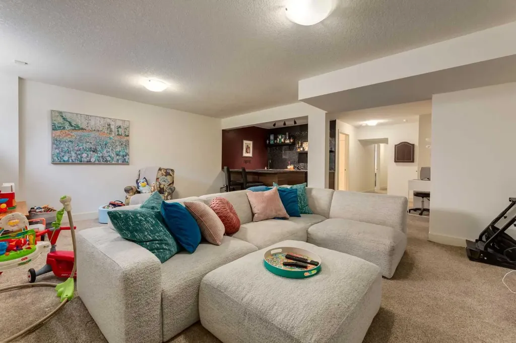 2421 1 Avenue NW Calgary AB T2N 0C1