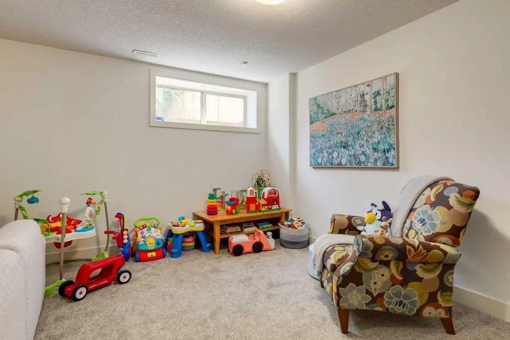 2421 1 Avenue NW Calgary AB T2N 0C1