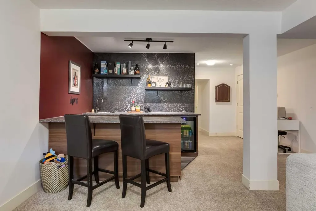 2421 1 Avenue NW Calgary AB T2N 0C1