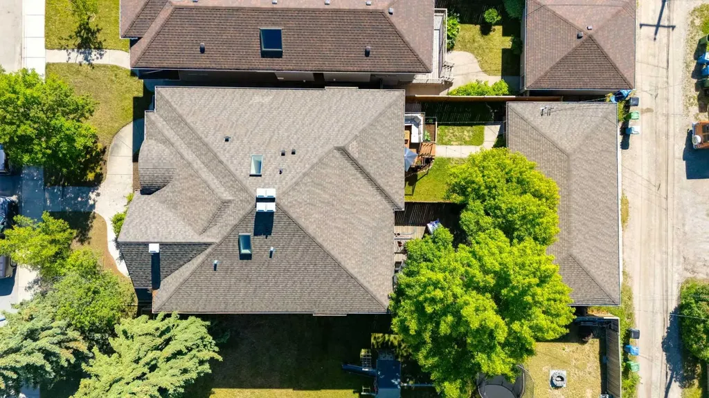 2421 1 Avenue NW Calgary AB T2N 0C1