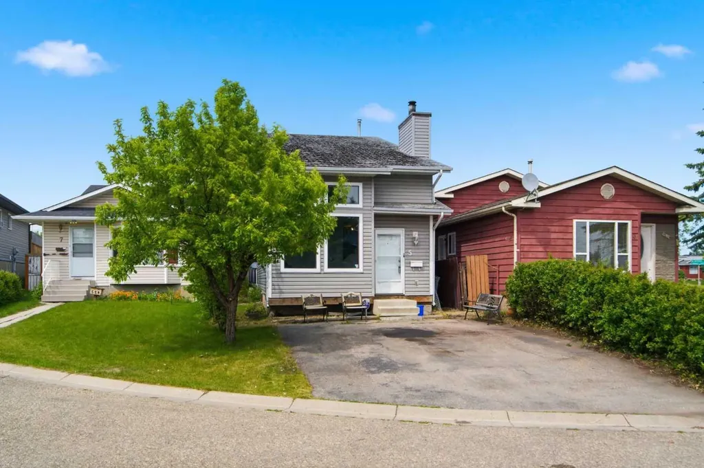 5 Martingrove Court NE Calgary AB T3J 2S3