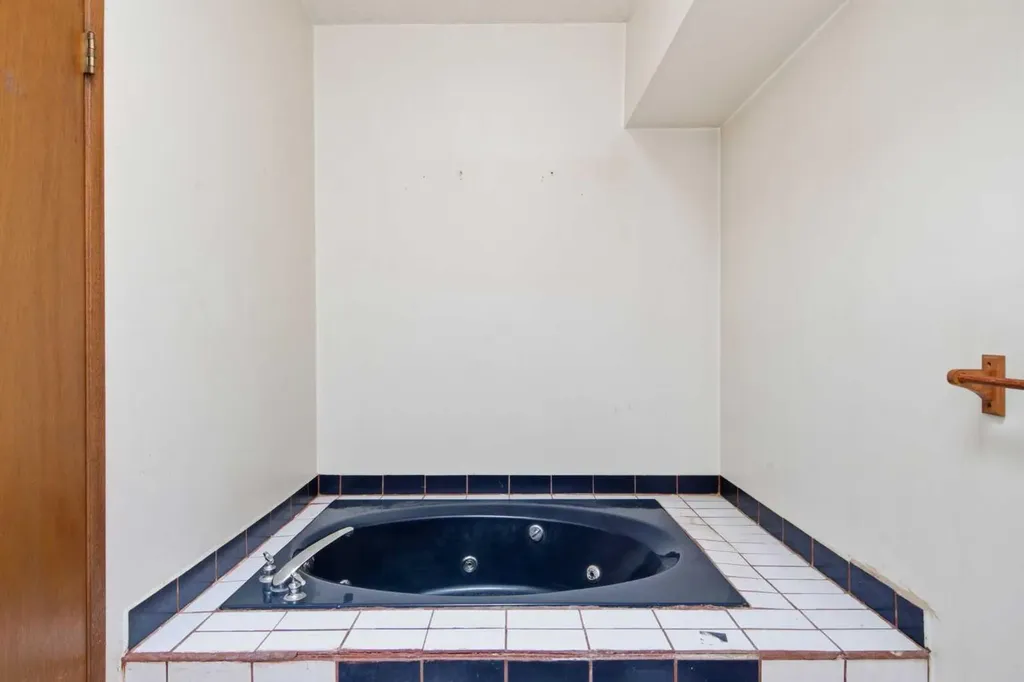 5 Martingrove Court NE Calgary AB T3J 2S3
