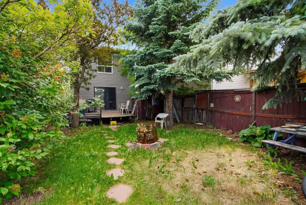 5 Martingrove Court NE Calgary AB T3J 2S3