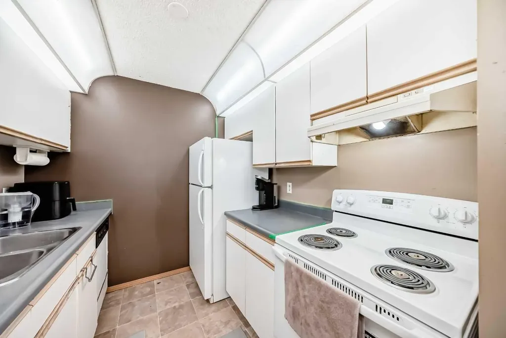 21 Dover Point SE Calgary AB T2B3J8