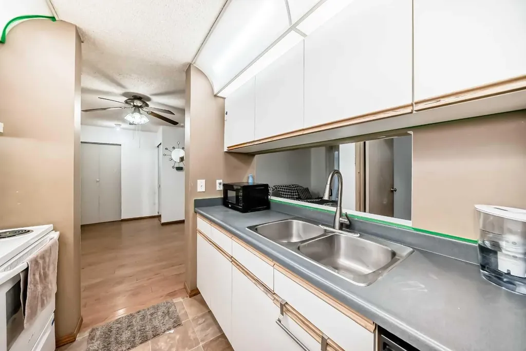 21 Dover Point SE Calgary AB T2B3J8