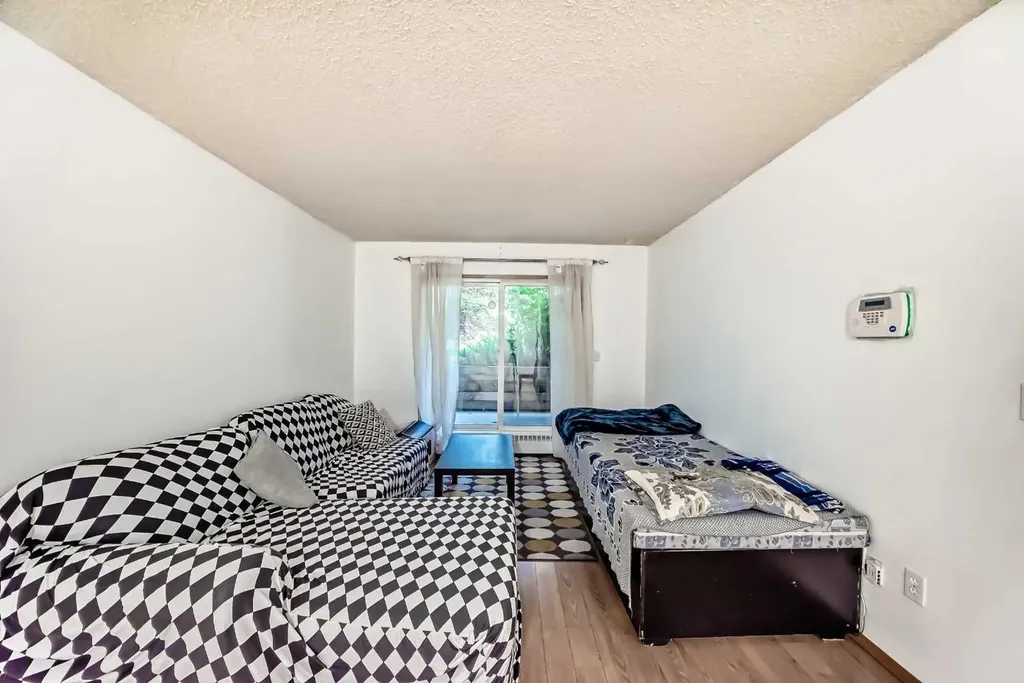 21 Dover Point SE Calgary AB T2B3J8