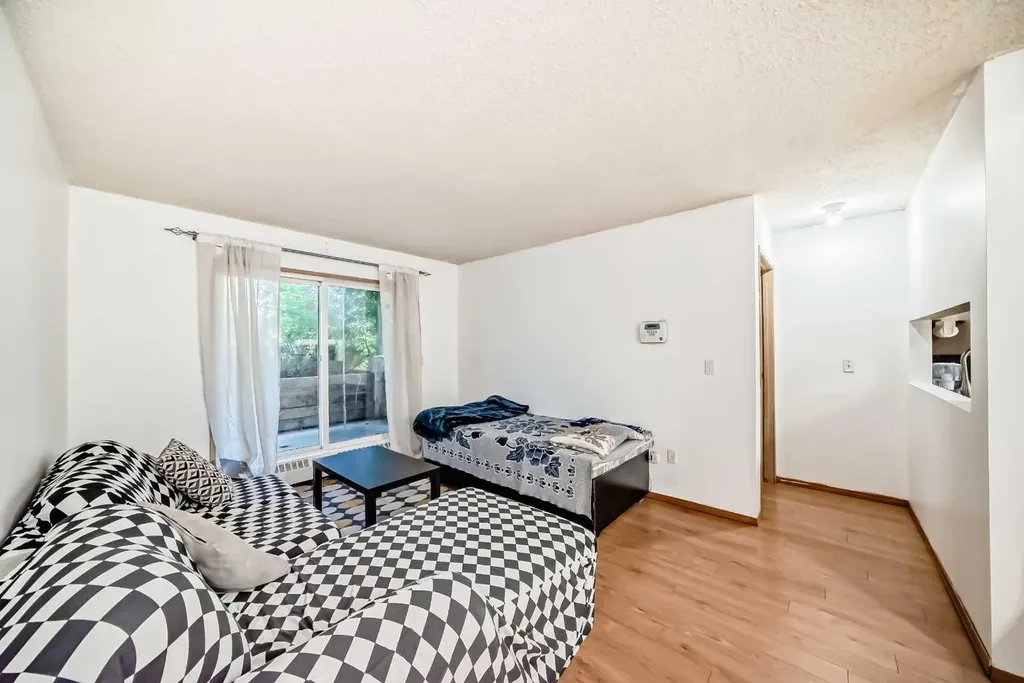 21 Dover Point SE Calgary AB T2B3J8