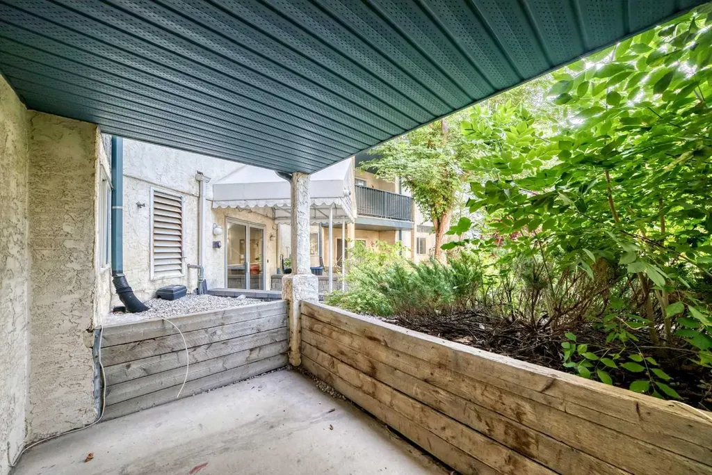 21 Dover Point SE Calgary AB T2B3J8