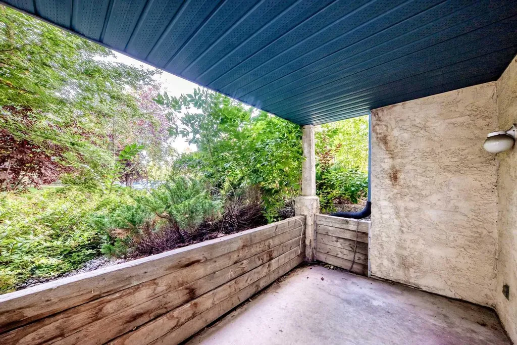 21 Dover Point SE Calgary AB T2B3J8