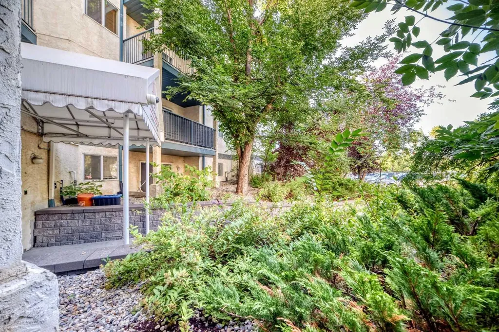 21 Dover Point SE Calgary AB T2B3J8