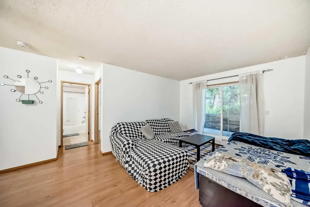 21 Dover Point SE Calgary AB T2B3J8