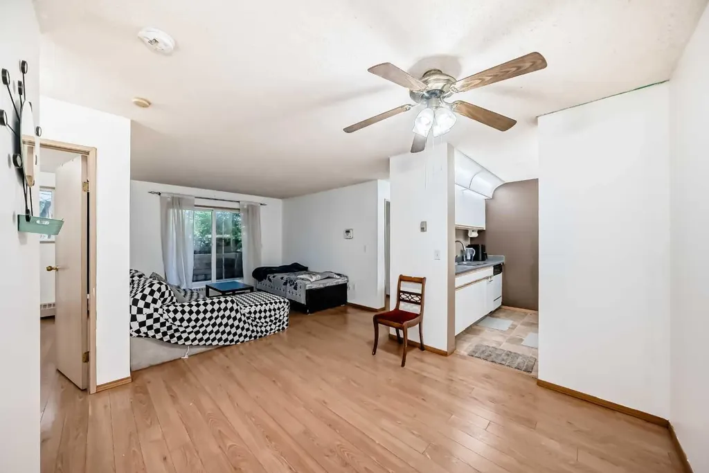 21 Dover Point SE Calgary AB T2B3J8